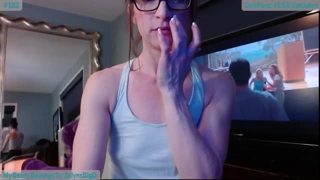Gallery image thumbnail from Jalyn's myfreecams stream on, 04/16/2024, 01:35 image 8 of 20