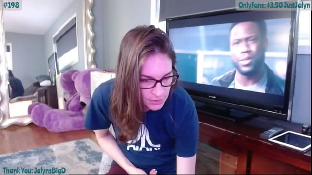 Gallery image thumbnail from Jalyn's myfreecams stream on, 04/17/2024, 23:18 image 16 of 20