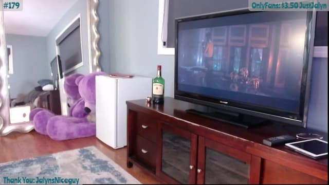 Gallery image thumbnail from Jalyn's myfreecams stream on, 04/18/2024, 01:05 image 18 of 20
