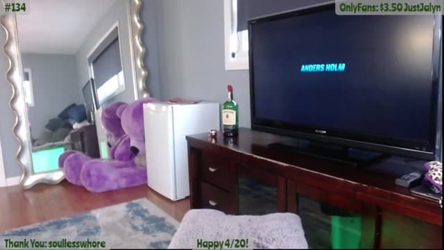 Gallery image thumbnail from Jalyn's myfreecams stream on, 04/20/2024, 21:46 image 19 of 20
