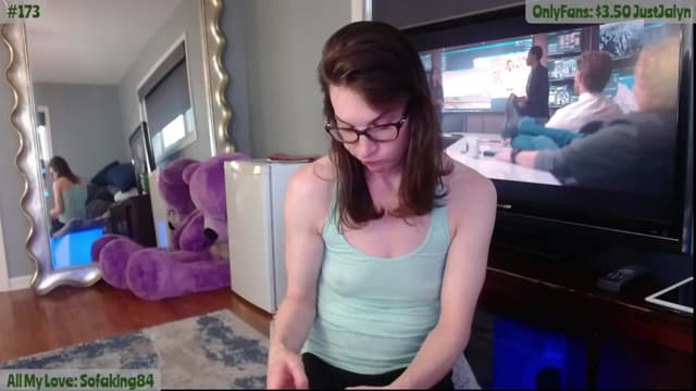 Gallery image thumbnail from Jalyn's myfreecams stream on, 04/25/2024, 24:57 image 6 of 20