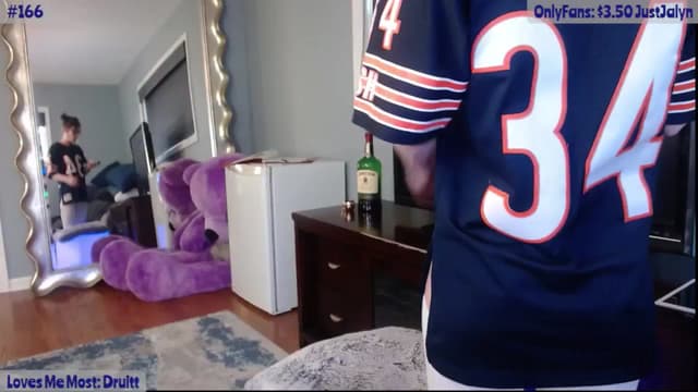 Gallery image thumbnail from Jalyn's myfreecams stream on, 04/25/2024, 23:50 image 18 of 20
