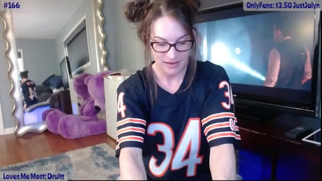 Gallery image thumbnail from Jalyn's myfreecams stream on, 04/25/2024, 23:50 image 14 of 20