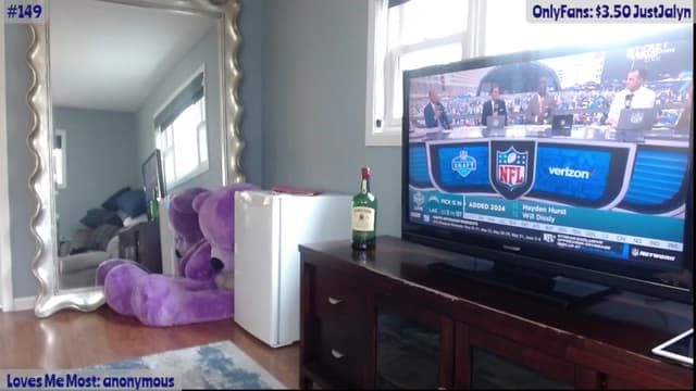 Gallery image thumbnail from Jalyn's myfreecams stream on, 04/27/2024, 18:25 image 9 of 20