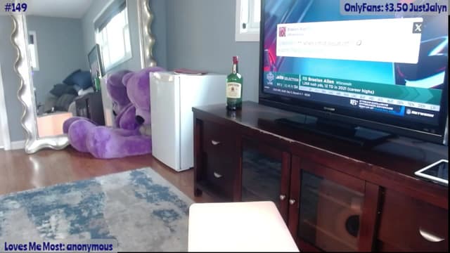 Gallery image thumbnail from Jalyn's myfreecams stream on, 04/27/2024, 18:25 image 5 of 20