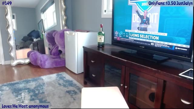 Gallery image thumbnail from Jalyn's myfreecams stream on, 04/27/2024, 18:25 image 3 of 20