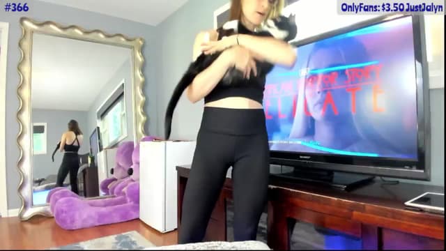 Gallery image thumbnail from Jalyn's myfreecams stream on, 08/27/2024, 24:06 image 3 of 20