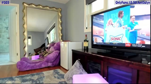 Gallery image thumbnail from Jalyn's myfreecams stream on, 09/14/2024, 19:58 image 19 of 20