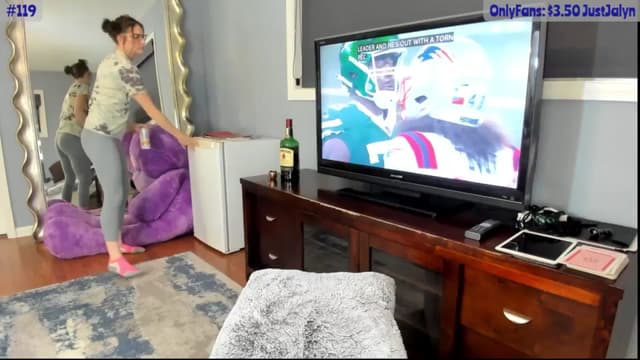 Gallery image thumbnail from Jalyn's myfreecams stream on, 09/20/2024, 01:19 image 10 of 20