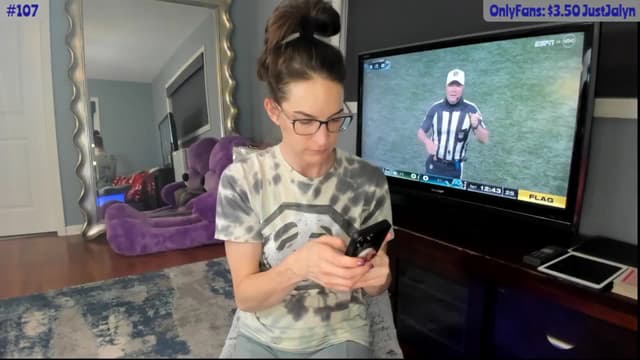 Gallery image thumbnail from Jalyn's myfreecams stream on, 10/01/2024, 24:03 image 10 of 20