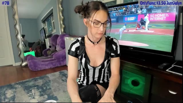Gallery image thumbnail from Jalyn's myfreecams stream on, 10/04/2024, 24:05 image 9 of 20