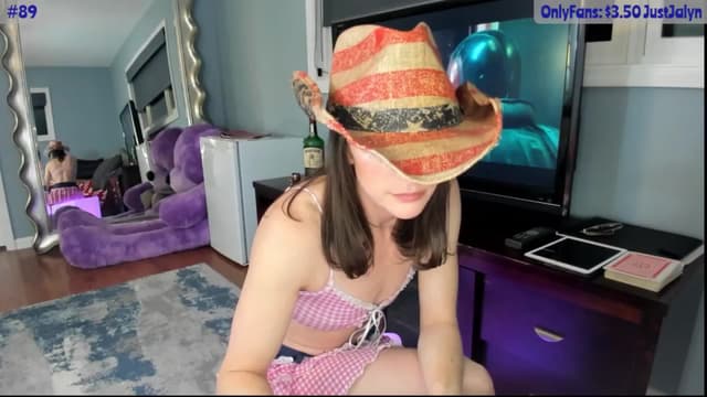Gallery image thumbnail from Jalyn's myfreecams stream on, 10/05/2024, 24:39 image 16 of 20