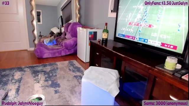 Gallery image thumbnail from Jalyn's myfreecams stream on, 12/29/2024, 03:48 image 16 of 20