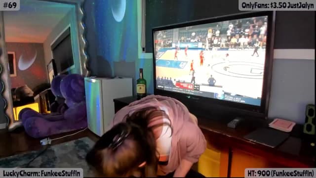 Gallery image thumbnail from Jalyn's myfreecams stream on, 03/19/2025, 24:44 image 11 of 20