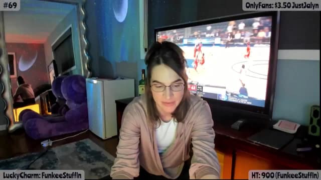 Gallery image thumbnail from Jalyn's myfreecams stream on, 03/19/2025, 24:44 image 12 of 20
