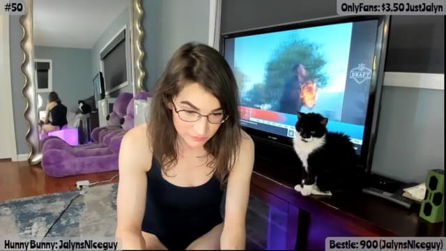 Gallery image thumbnail from Jalyn's myfreecams stream on, 04/25/2025, 02:20 image 9 of 20