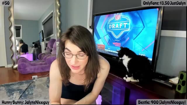Gallery image thumbnail from Jalyn's myfreecams stream on, 04/25/2025, 02:20 image 8 of 20
