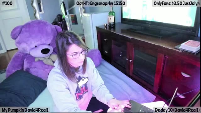 Gallery image thumbnail from Jalyn's myfreecams stream on, 10/25/2025, 24:03 image 15 of 20