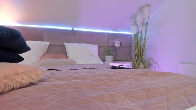 Gallery image thumbnail from KelSi's myfreecams stream on, 05/06/2023, 22:40 image 3 of 20