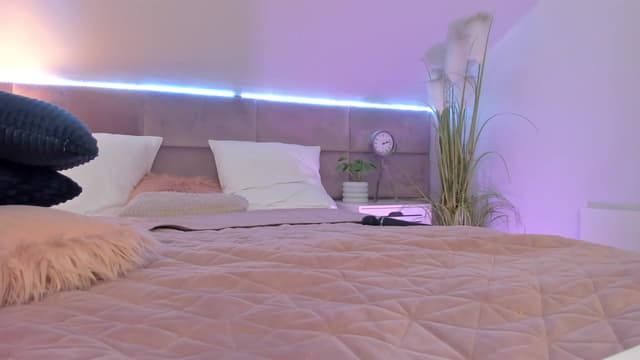 Gallery image thumbnail from KelSi's myfreecams stream on, 05/06/2023, 22:40 image 2 of 20