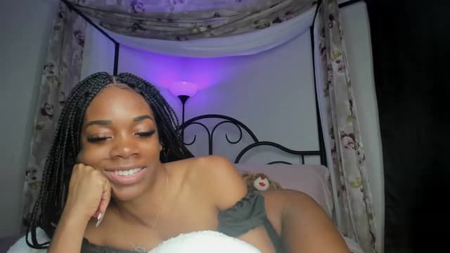 Gallery image thumbnail from Kiera's myfreecams stream on, 02/12/2023, 08:59 image 3 of 20