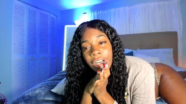 Gallery image thumbnail from Kiera's myfreecams stream on, 11/16/2024, 10:01 image 3 of 20