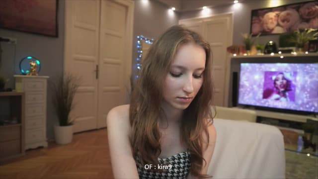 Gallery image thumbnail from Kira9's myfreecams stream on, 08/10/2025, 18:40 image 16 of 20