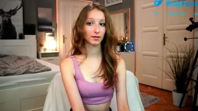 Gallery image thumbnail from Kira9's myfreecams stream on, 08/22/2025, 19:20 image 3 of 20