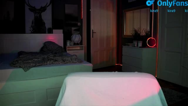 Gallery image thumbnail from Kira9's myfreecams stream on, 08/25/2025, 19:36 image 16 of 20