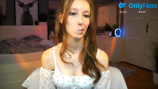 Gallery image thumbnail from Kira9's myfreecams stream on, 09/07/2025, 19:28 image 13 of 20