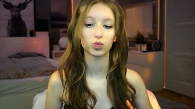 Gallery image thumbnail from Kira9's myfreecams stream on, 09/12/2025, 18:50 image 15 of 20