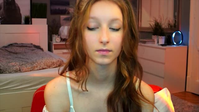 Gallery image thumbnail from Kira9's myfreecams stream on, 09/14/2025, 22:30 image 13 of 20