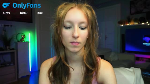 Gallery image thumbnail from Kira9's myfreecams stream on, 09/18/2025, 19:14 image 15 of 20