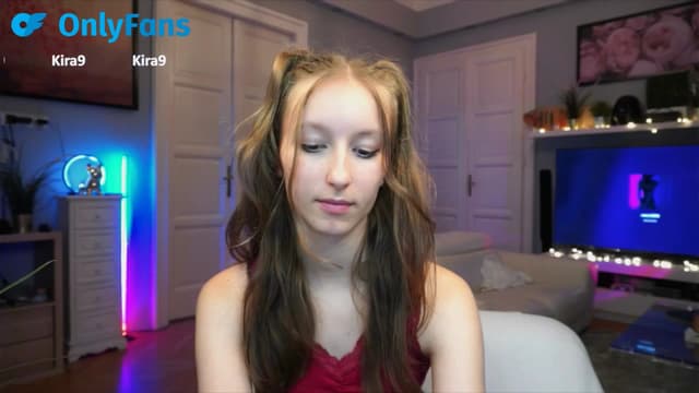 Gallery image thumbnail from Kira9's myfreecams stream on, 09/21/2025, 22:29 image 4 of 20
