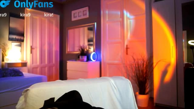 Gallery image thumbnail from Kira9's myfreecams stream on, 09/25/2025, 20:35 image 16 of 20