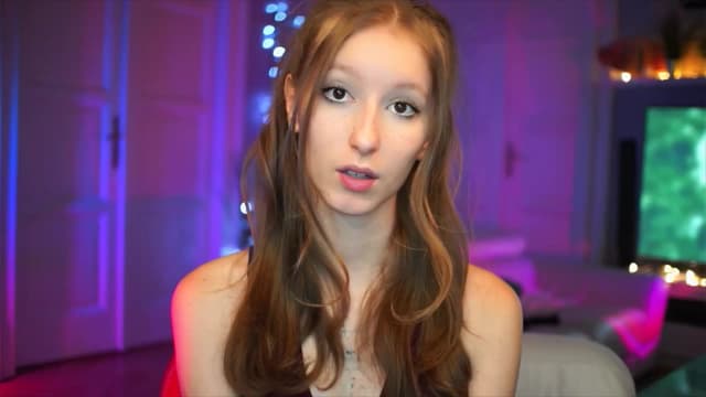 Gallery image thumbnail from Kira9's myfreecams stream on, 10/04/2025, 17:00 image 4 of 20