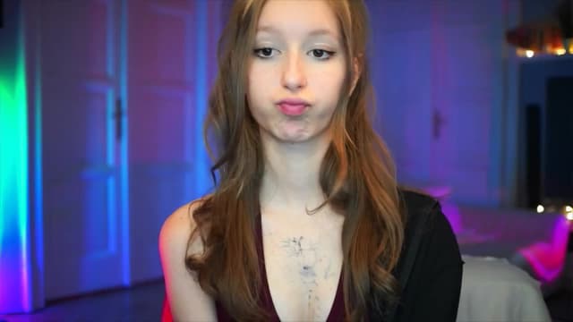 Gallery image thumbnail from Kira9's myfreecams stream on, 10/04/2025, 17:00 image 20 of 20