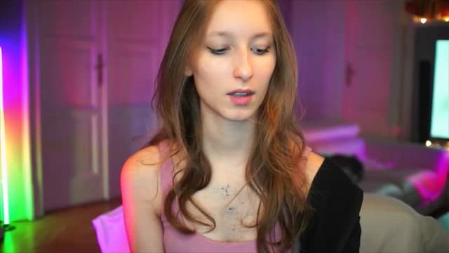 Gallery image thumbnail from Kira9's myfreecams stream on, 10/05/2025, 17:30 image 1 of 20