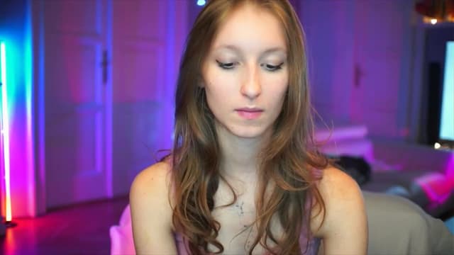 Gallery image thumbnail from Kira9's myfreecams stream on, 10/05/2025, 18:50 image 4 of 20