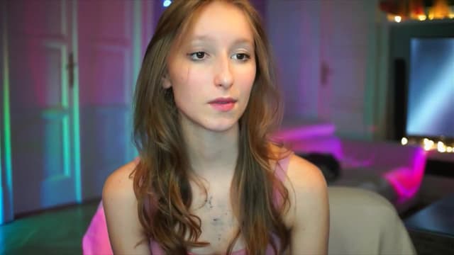 Gallery image thumbnail from Kira9's myfreecams stream on, 10/05/2025, 19:31 image 12 of 20