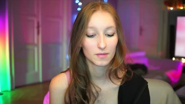 Gallery image thumbnail from Kira9's myfreecams stream on, 10/05/2025, 20:44 image 3 of 20