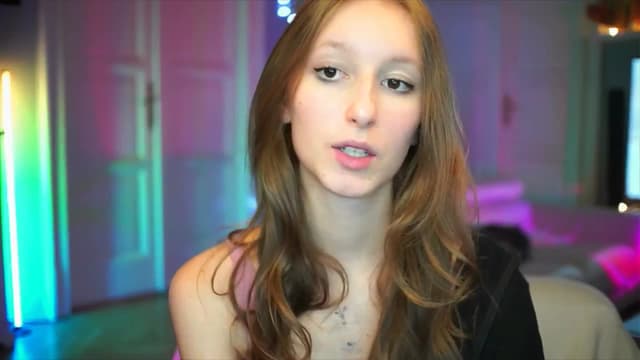 Gallery image thumbnail from Kira9's myfreecams stream on, 10/05/2025, 20:44 image 19 of 20