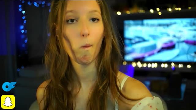 Gallery image thumbnail from Kira9's myfreecams stream on, 10/18/2025, 21:38 image 16 of 20