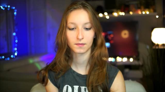 Gallery image thumbnail from Kira9's myfreecams stream on, 10/25/2025, 16:38 image 15 of 20