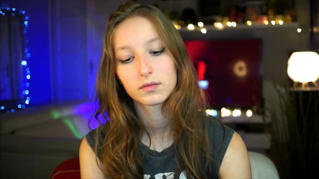 Gallery image thumbnail from Kira9's myfreecams stream on, 10/25/2025, 18:28 image 16 of 20