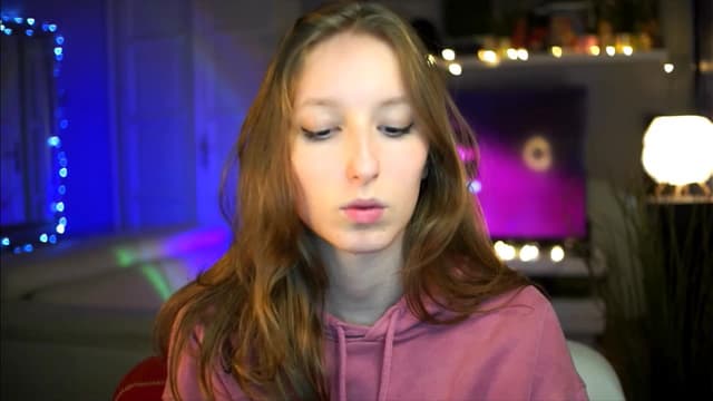 Gallery image thumbnail from Kira9's myfreecams stream on, 10/25/2025, 18:28 image 19 of 20