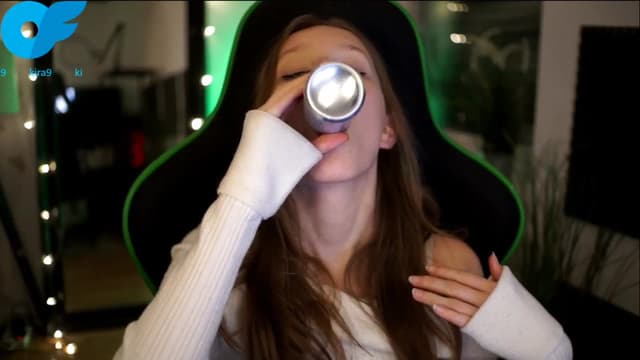 Gallery image thumbnail from Kira9's myfreecams stream on, 11/08/2025, 19:25 image 16 of 20