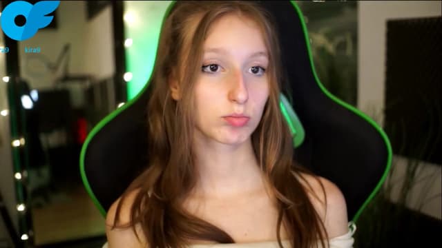 Gallery image thumbnail from Kira9's myfreecams stream on, 11/08/2025, 21:16 image 5 of 20