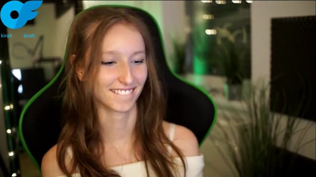Gallery image thumbnail from Kira9's myfreecams stream on, 11/08/2025, 22:25 image 17 of 20