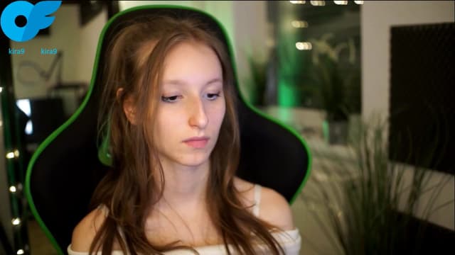 Gallery image thumbnail from Kira9's myfreecams stream on, 11/08/2025, 22:25 image 9 of 20